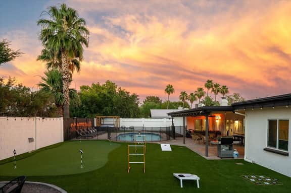 The Sunkiss: Pickleball | Heated Pool | Hot Tub