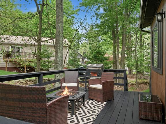 3BR Home w/ Outdoor Fun: Lake~Fire Pit~Games~Grill