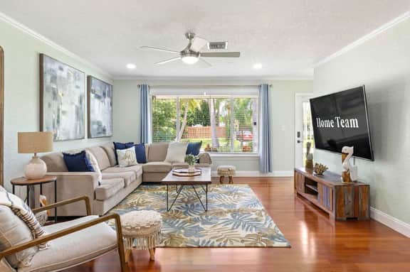 2 miles to Beach~ Pool ~Cabana~ Pool Table