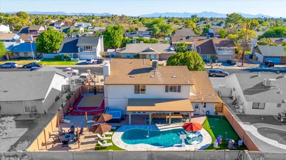 Epic Family Getaway | Speakeasy, Pool, Basketball