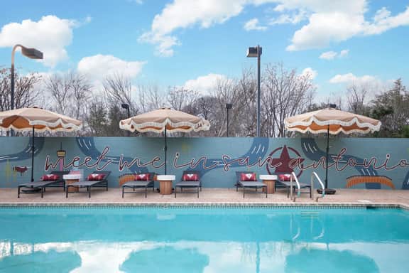 Huge Pickleball Mansion~Sleeps 26~Pool & Hot Tub