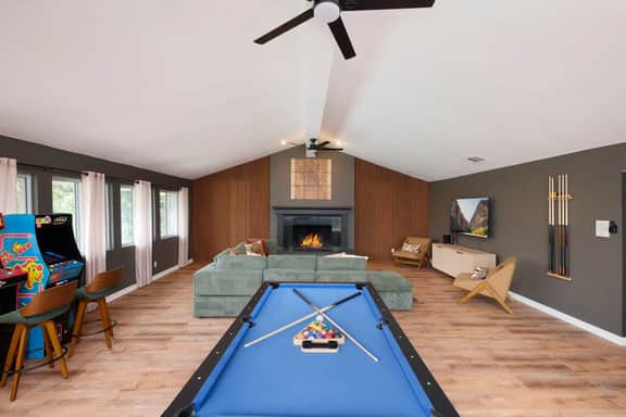 Huge Pickleball Mansion~Sleeps 26~Pool & Hot Tub