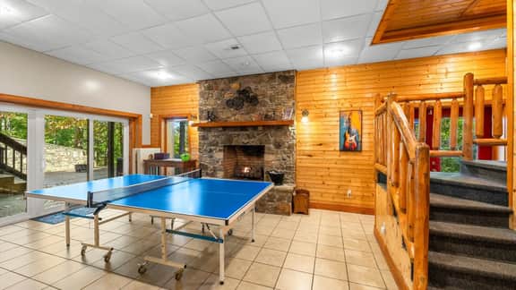 Luxury 8BR Mountain Lodge | Hot Tub & Fire Pit