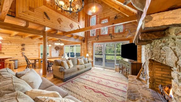 Luxury 8BR Mountain Lodge | Hot Tub & Fire Pit