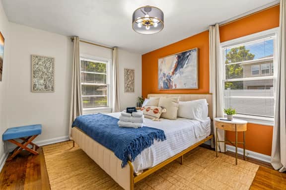 Sunny Citrus Escape: Min to Midtown & Dog-Friendly