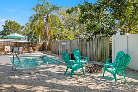 3 miles to Honeymoon Island~ Firepit & Pool - Image 5