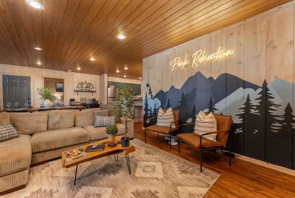 Min to Hatley Pointe: Views-Hot Tub-Sauna-Games