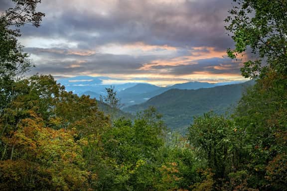 Min to Hatley Pointe: Views-Hot Tub-Sauna-Games