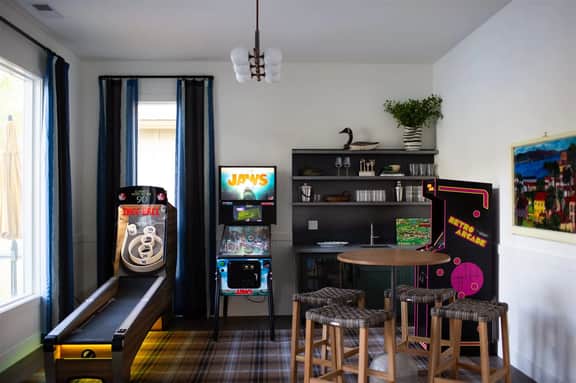 Luxury Lakefront 5 Br Home Hot Tub Arcade