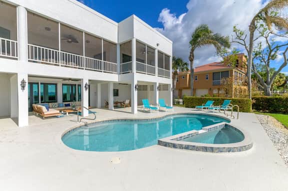 Luxury Beachfront Retreat~Pool~Game Room~Sleeps 16