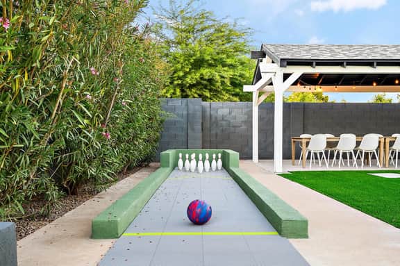 The Desert Emerald: Pool, Hot Tub, Games & More