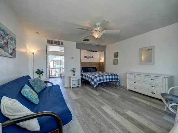 Waterfront Condo~1 Block to Beach~Pool Access