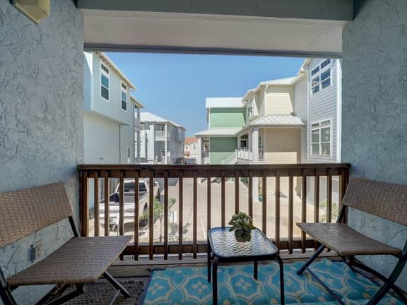 Waterfront Condo~1 Block to Beach~Pool Access