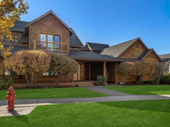 Walk to Downtown with Pool, Hot Tub + more access