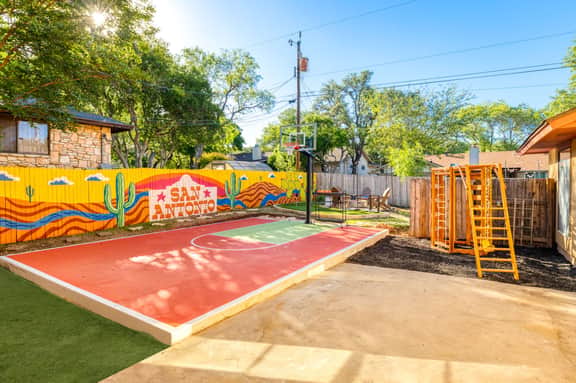 The Texan: Heated Pool | Basketball | Slide