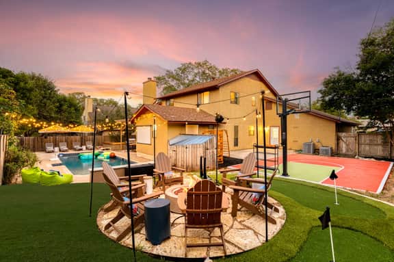 The Texan: Heated Pool | Basketball | Slide