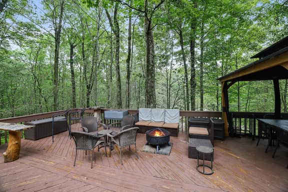 4 Br Cabin | Walk to Beach | Pool Table | Arcade