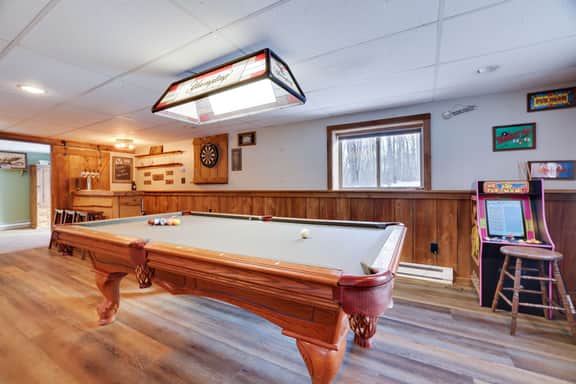 4 Br Cabin | Walk to Beach | Pool Table | Arcade