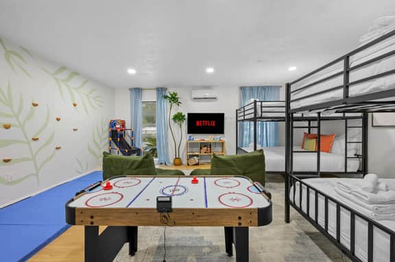7-Bedrooms | Sports Court | Pool | Putt Putt