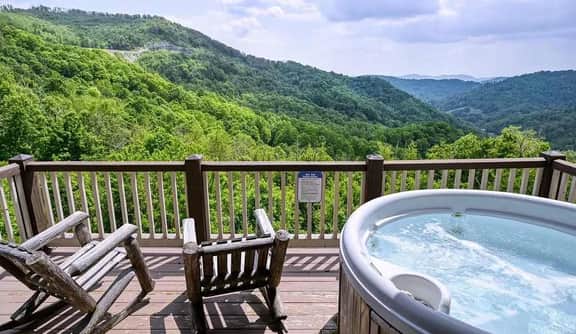 5 Min to Hatley Pointe~Hot Tub~Games~Dog Friendly