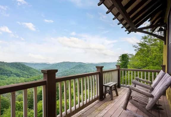 5 Min to Hatley Pointe~Hot Tub~Games~Dog Friendly - Image 2
