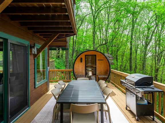 Mountain Retreat: Views, Sauna, Hot Tub, Arcade