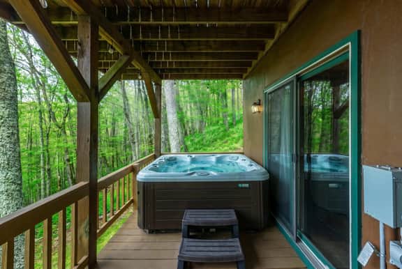 Mountain Retreat: Views, Sauna, Hot Tub, Arcade