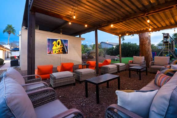 Sleeps 24, FREE Heated Pool, Pickleball, Theater