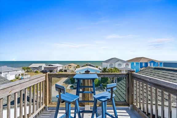 Ocean Views I Sleeps 12 I Walk to Beach I Pool