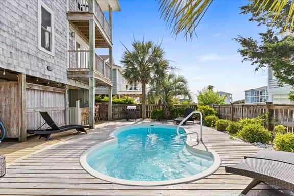 Ocean Views I Sleeps 12 I Walk to Beach I Pool