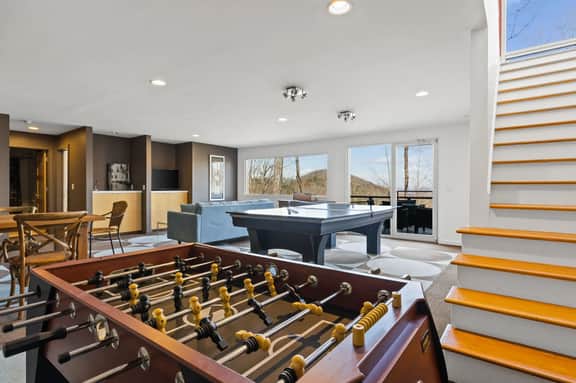 Mtn Views~Sleeps 8~Hot Tub~Game Room~Fireplace
