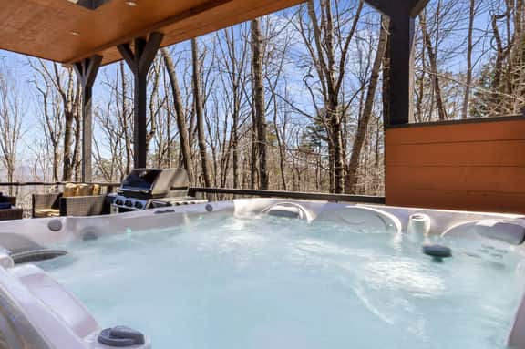 Mtn Views~Sleeps 8~Hot Tub~Game Room~Fireplace