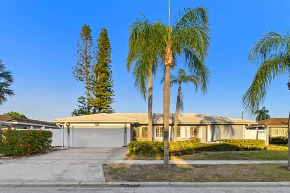 Sleeps 8! Tiki Bar~Pool~Hot Tub~Fire Pit
