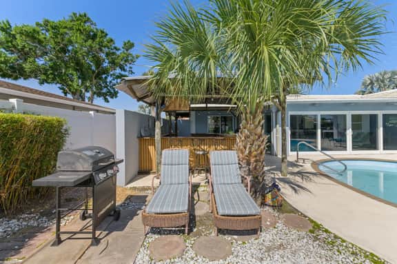 Sleeps 8! Tiki Bar~Pool~Hot Tub~Fire Pit