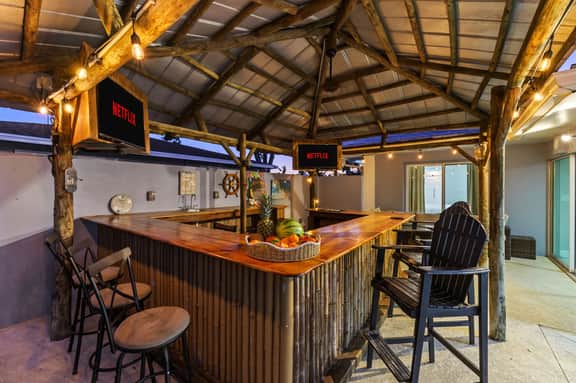Sleeps 8! Tiki Bar~Pool~Hot Tub~Fire Pit