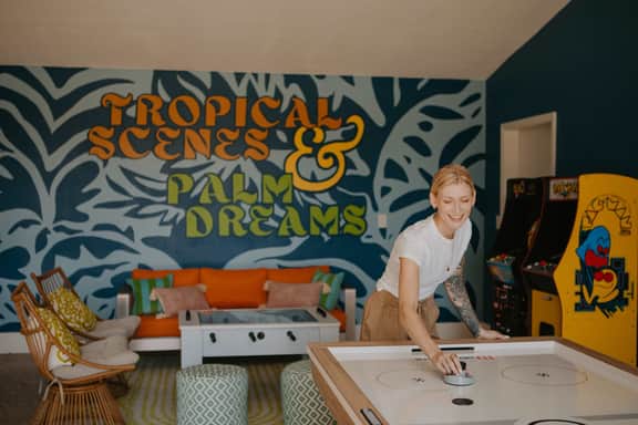 Sleeps 20 | Games | Basketball | Pool | Movie Room
