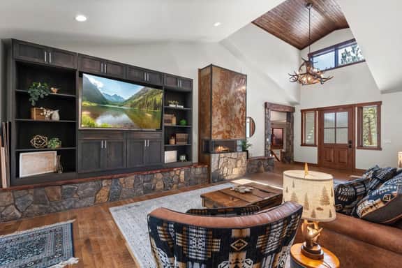 34 Acre Escape~Games~Hiking~Pool Table~Bicycles