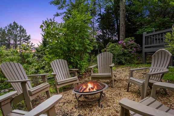 12 Min to Downtown! Sleeps 12 | Hot Tub | Fire Pit