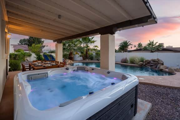 The Sunset Peak: Sleeps 18~Heated Pool~ Hot Tub
