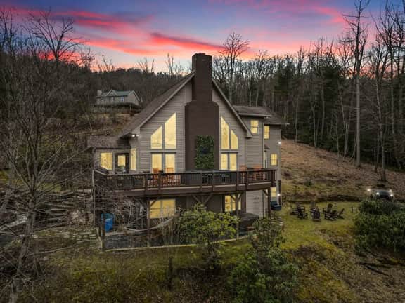 6 Br Sleeps 16 - Game Room - Hot Tub - Firepit