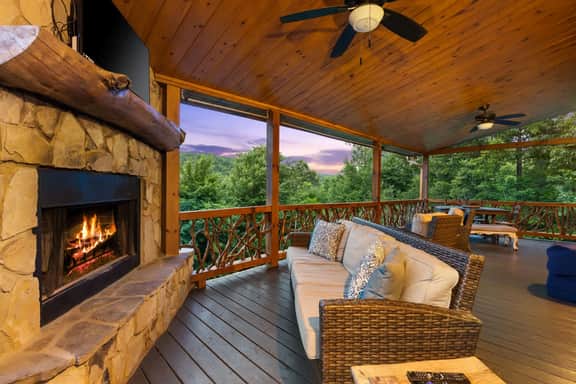 EZ Come EZ Geaux - Stunning Mtn Views - Hot Tub