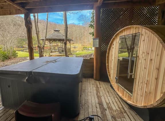 2 Cabins on Private Pond • Sleeps 30•Sauna•Hot Tub