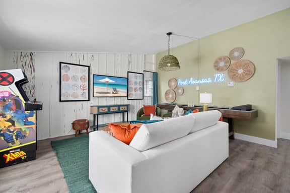 The Wave House: Sleeps 16~Pool~Hot Tub~Bikes