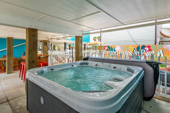 The Wave House: Sleeps 16~Pool~Hot Tub~Bikes