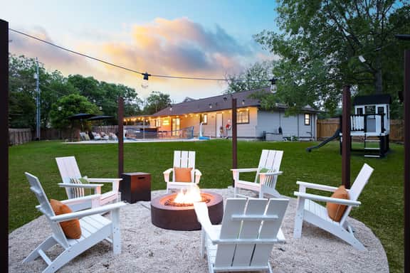 Sleeps 10 - Pool - Hot Tub - Fire Pit - Playground