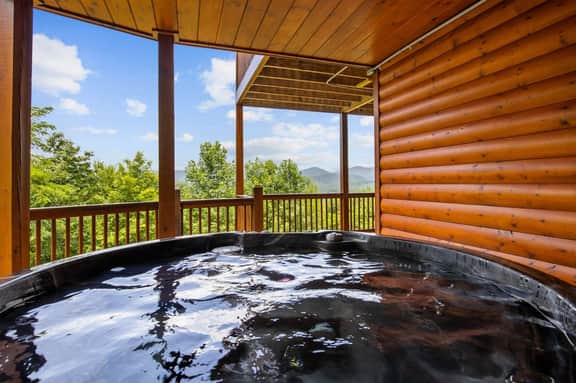 Stunning Mtn Views! Sleeps 10~Hot Tub~Game Room