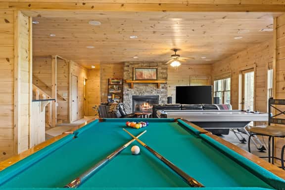 Stunning Mtn Views! Sleeps 10~Hot Tub~Game Room