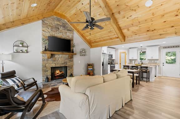 MTN Views | Hot Tub | Games | Dog Friendly