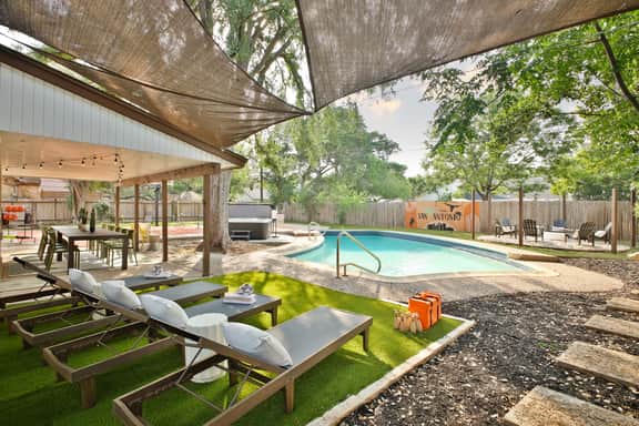Poolside Pickleball • Heated Pool • Sleeps 20!