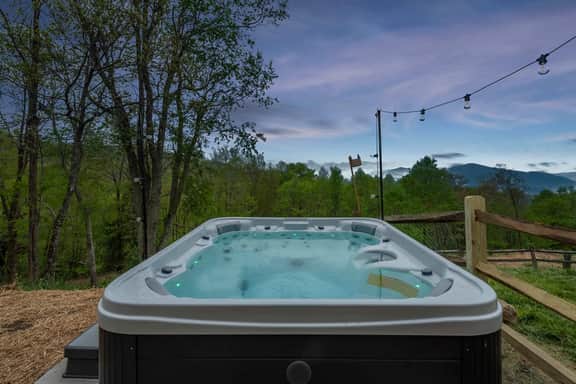 Sleeps 20! Hot Tub~Outdoor Theater~Fire Pit~Games